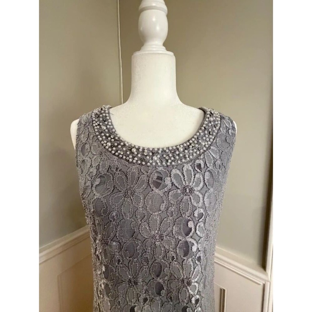 R&M Richards Size 10 Silver Gray Lace Pearl Beaded Dress